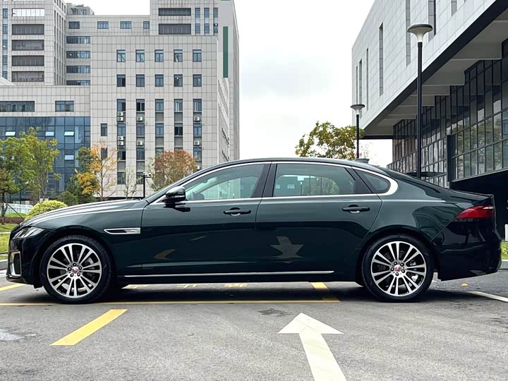 Jaguar XF L 2024 2024款 2.0T P250 两驱尊享豪华版