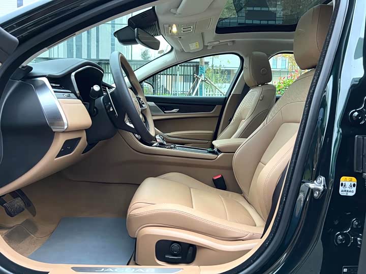 Jaguar XF L 2024 2024款 2.0T P250 两驱尊享豪华版