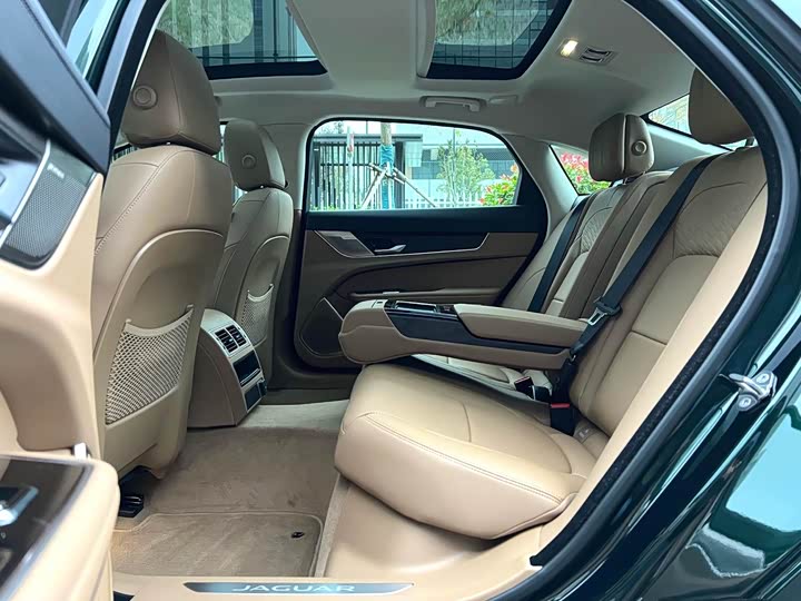 Jaguar XF L 2024 2024款 2.0T P250 两驱尊享豪华版