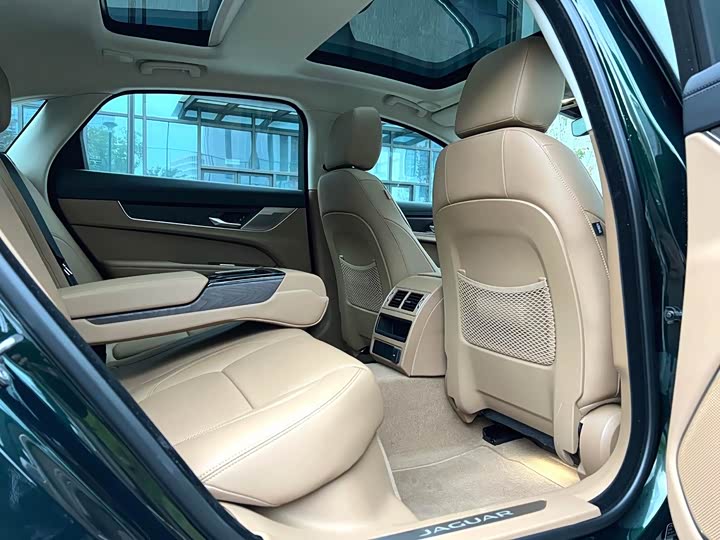 Jaguar XF L 2024 2024款 2.0T P250 两驱尊享豪华版