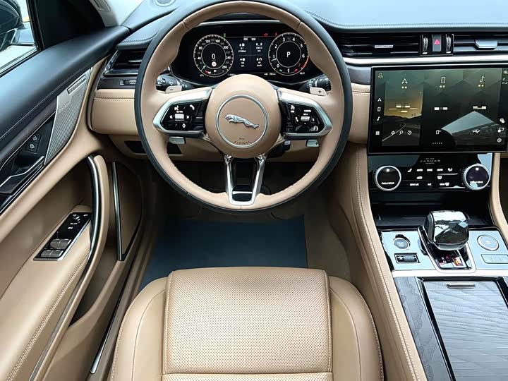Jaguar XF L 2024 2024款 2.0T P250 两驱尊享豪华版