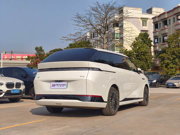 XPeng X9 2025 2025款 纯电 740超长续航 Max