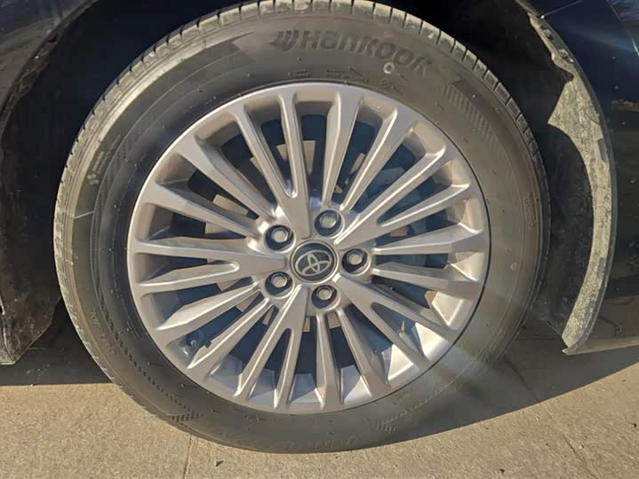 Toyota Camry 2024 2024款 双擎 2.0HE 精英版