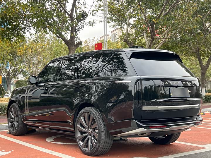 Land Rover Range Rover 2025 2025款 3.0 L6 400PS 盛世加长版