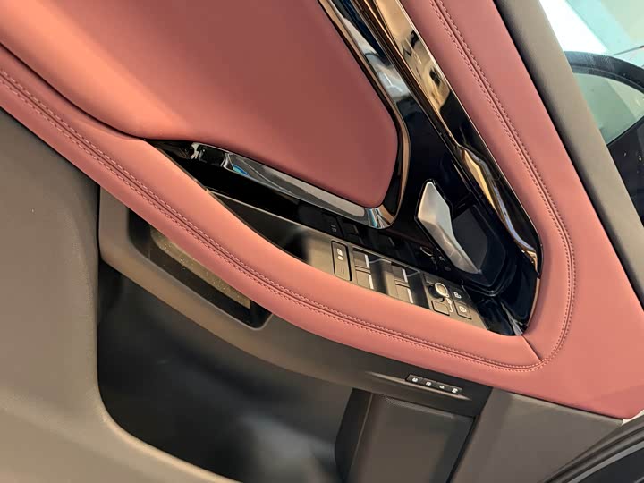 Land Rover Range Rover Evoque L 2026 2026款 揽胜极光 L SE