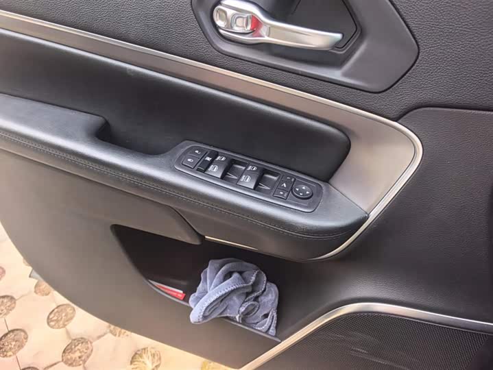 Jeep Grand Commander 2020 2020款 2.0T 两驱精英版