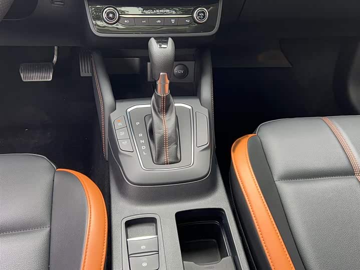 Ford Focus 2022 2022款 三厢 EcoBoost 180 自动竞速版