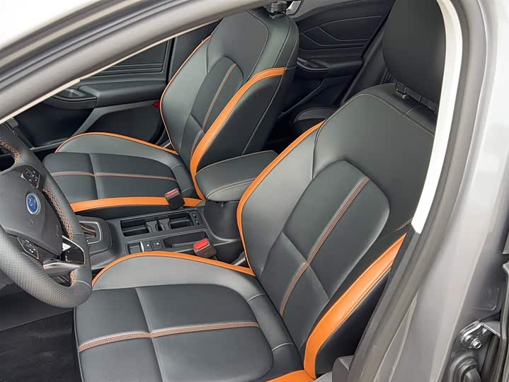 Ford Focus 2022 2022款 三厢 EcoBoost 180 自动竞速版