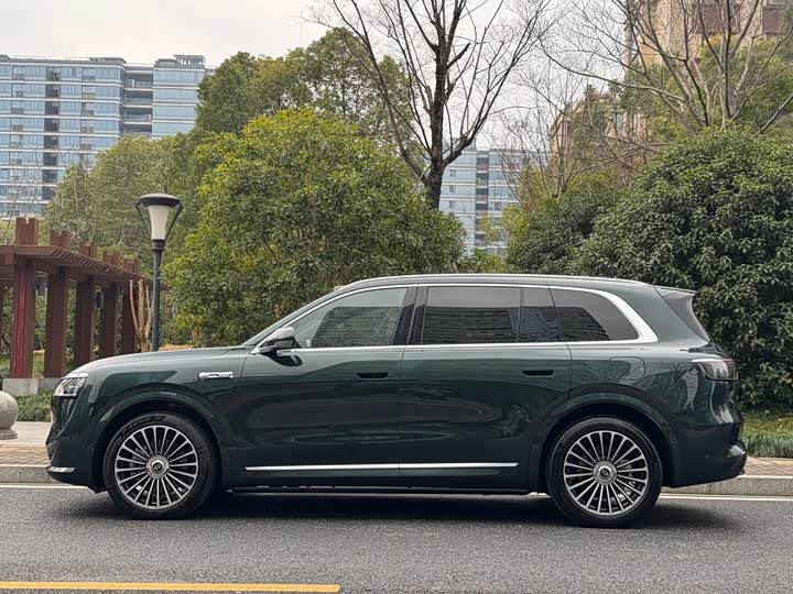 Aito M8 2025 2025款 增程 Ultra版 53.4kWh 6座版