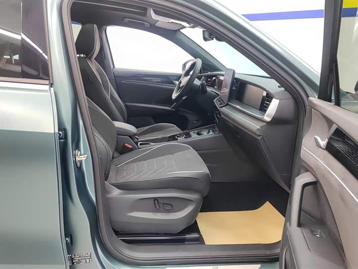 Volkswagen Tayron 2025 2025款 探岳L 330TSI 两驱精英City包