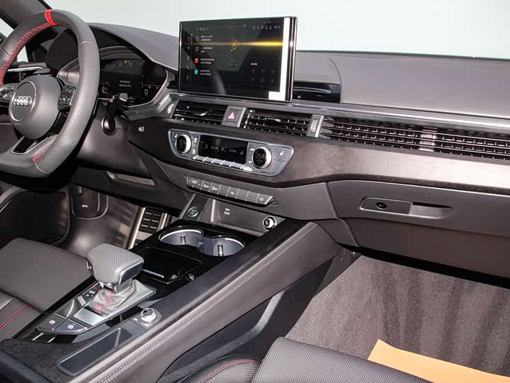 Audi A4L 2025 2025款 200万辆悦享版 40 TFSI 豪华动感型