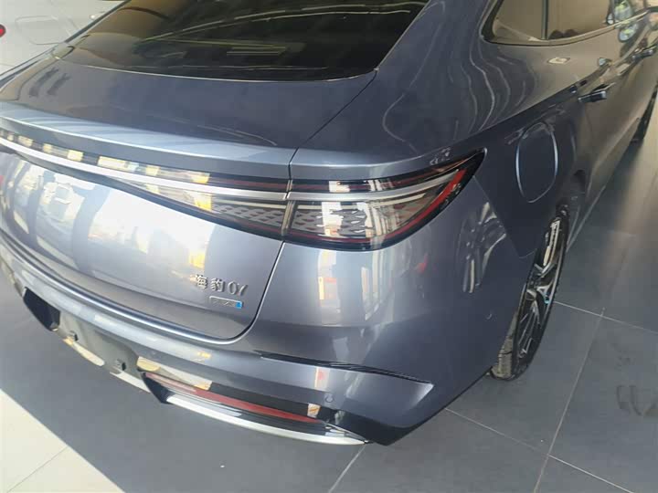 BYD Seal 07 DM-i Hybrid 2025 2025款 智驾版 DM-i 1.5L 125km 尊贵型