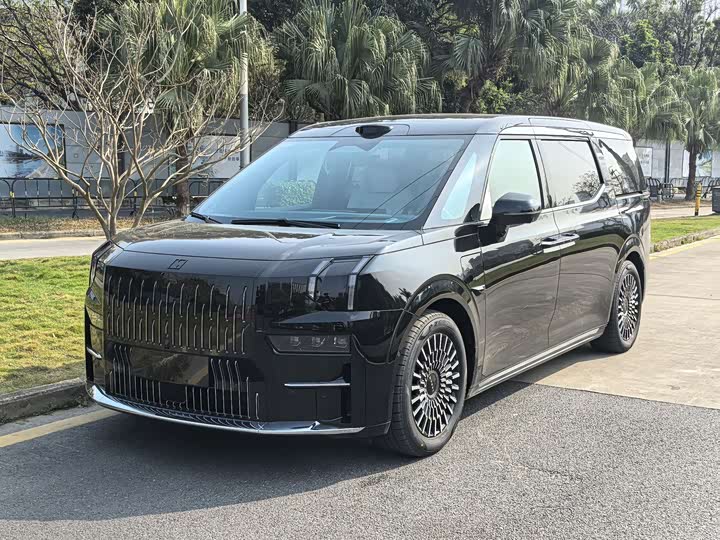 Zeekr 009 2024 2024款 七座过道版四驱 108kWh