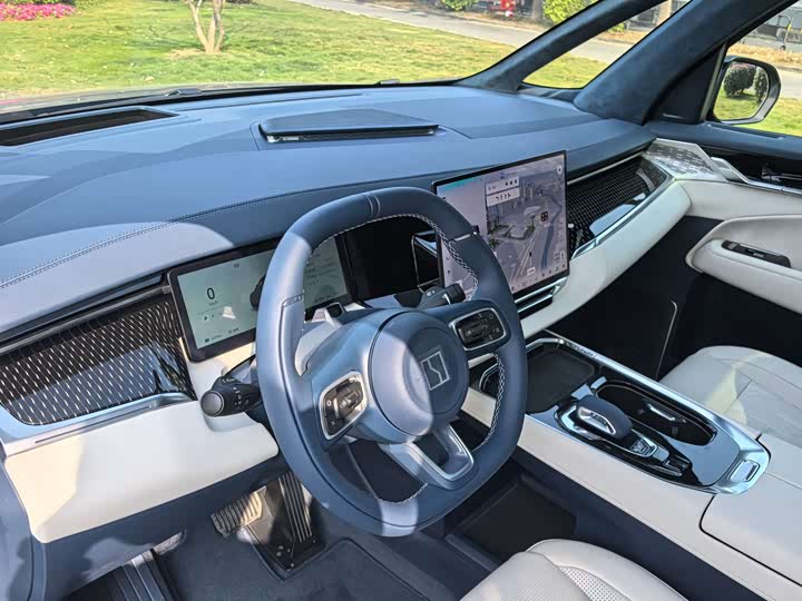 Zeekr 009 2024 2024款 七座过道版四驱 108kWh