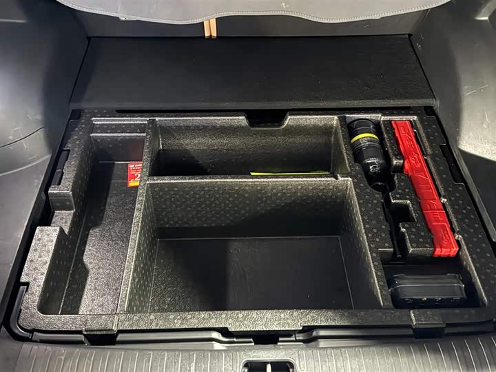 Geely Monjaro L Hybrid 2022 2022款 1.5T DHT增程电动旗舰版