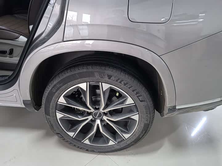 Roewe RX9 2023 2023款 2.0T 两驱优享版