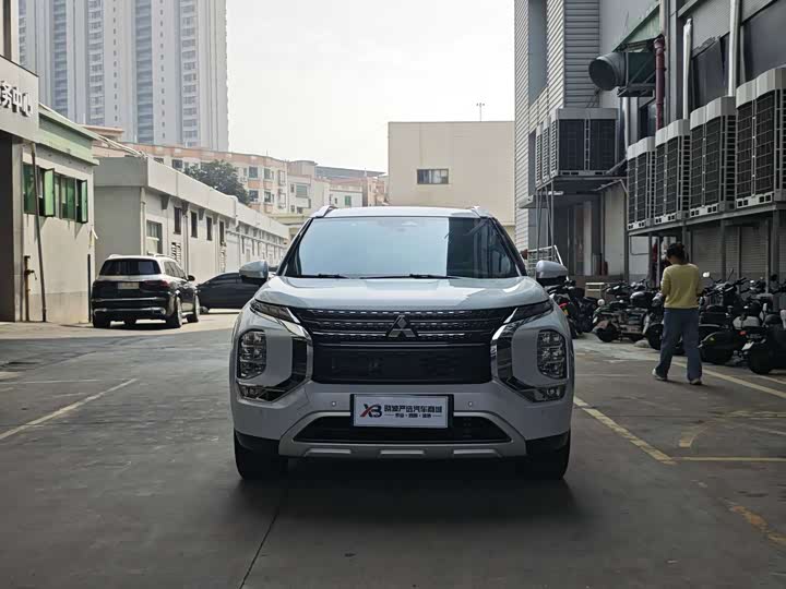 Mitsubishi Outlander 2023 2023款 1.5T CVT四驱尊耀版 7座