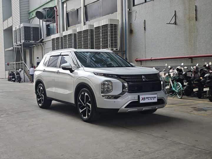 Mitsubishi Outlander 2023 2023款 1.5T CVT四驱尊耀版 7座