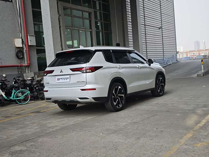 Mitsubishi Outlander 2023 2023款 1.5T CVT四驱尊耀版 7座