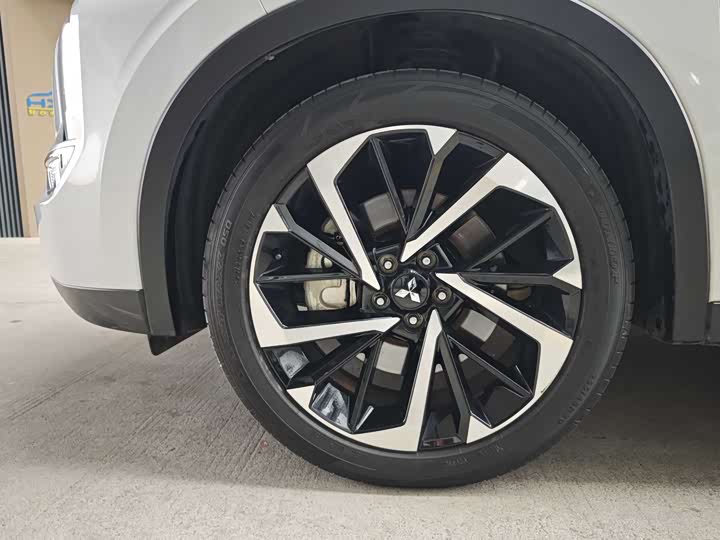 Mitsubishi Outlander 2023 2023款 1.5T CVT四驱尊耀版 7座