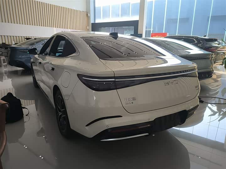 BYD Seal 07 DM-i Hybrid 2025 2025款 智驾版 DM-i 1.5L 125km 尊贵型