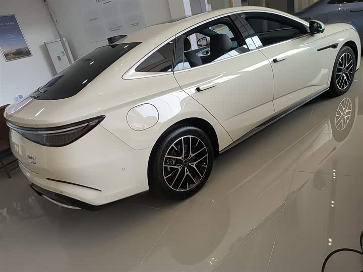 BYD Seal 07 DM-i Hybrid 2025 2025款 智驾版 DM-i 1.5L 125km 尊贵型