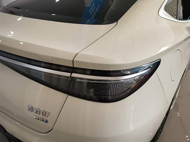 BYD Seal 07 DM-i Hybrid 2025 2025款 智驾版 DM-i 1.5L 125km 尊贵型