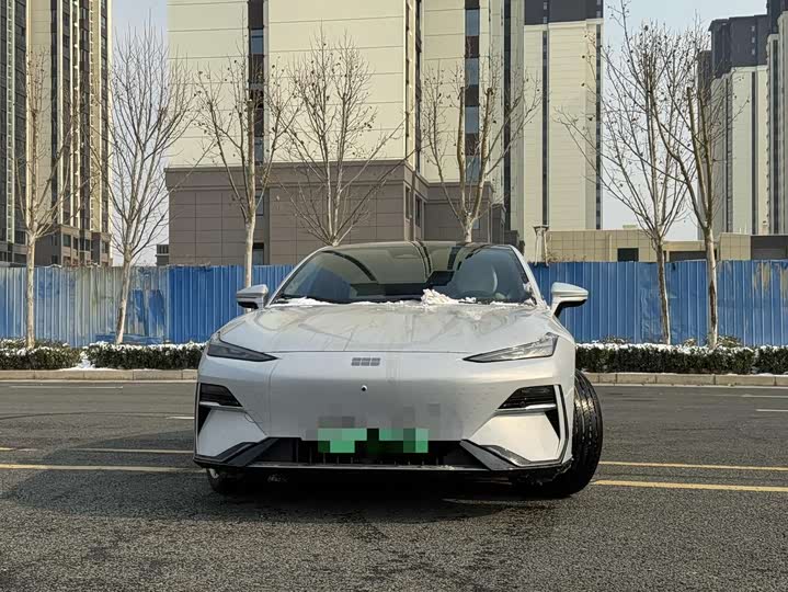 Geely Galaxy E8 2024 2024款 665km 后驱星舰 远航版