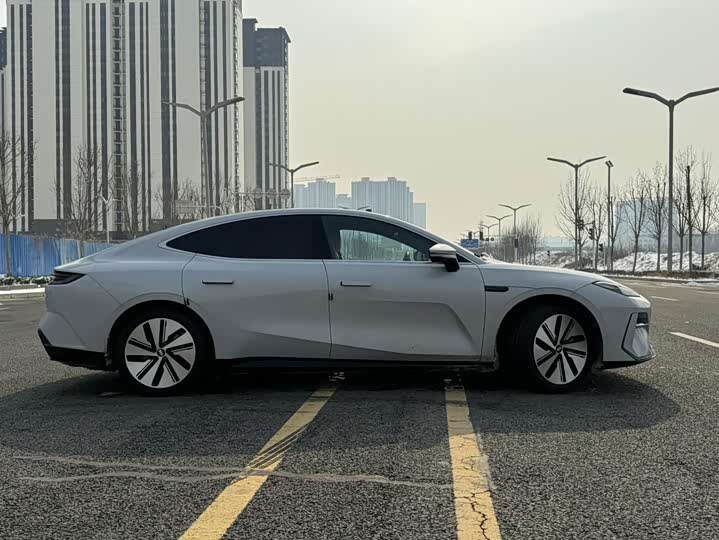 Geely Galaxy E8 2024 2024款 665km 后驱星舰 远航版