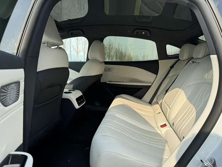 Geely Galaxy E8 2024 2024款 665km 后驱星舰 远航版