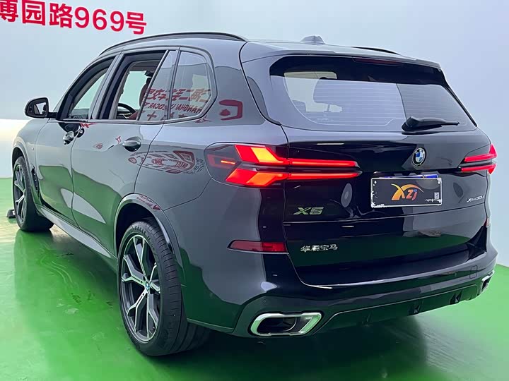 BMW X5 2025 2025款 xDrive 30Li 尊享型M运动曜夜套装