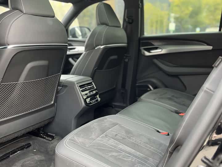 Audi Q6 2023 2023款 40 TFSI quattro 观云型 羽林套装