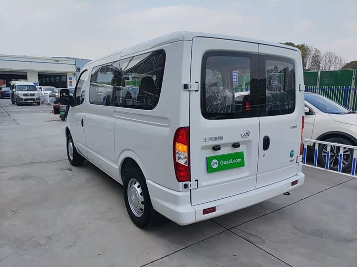 Maxus V80 2025 2025款 超值版傲运通 2.0T AMT短轴超低顶127Ps 7/9座