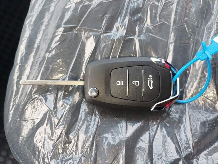 Maxus V80 2025 2025款 超值版傲运通 2.0T AMT短轴超低顶127Ps 7/9座