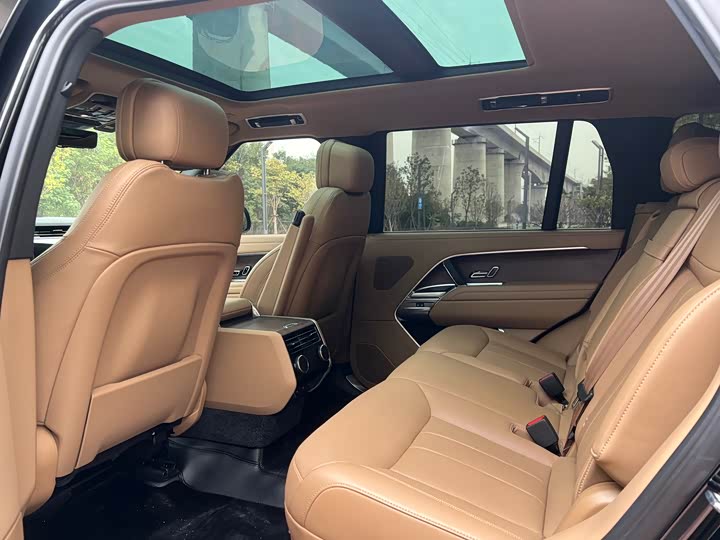 Land Rover Range Rover 2025 2025款 3.0 L6 400PS 盛世加长版