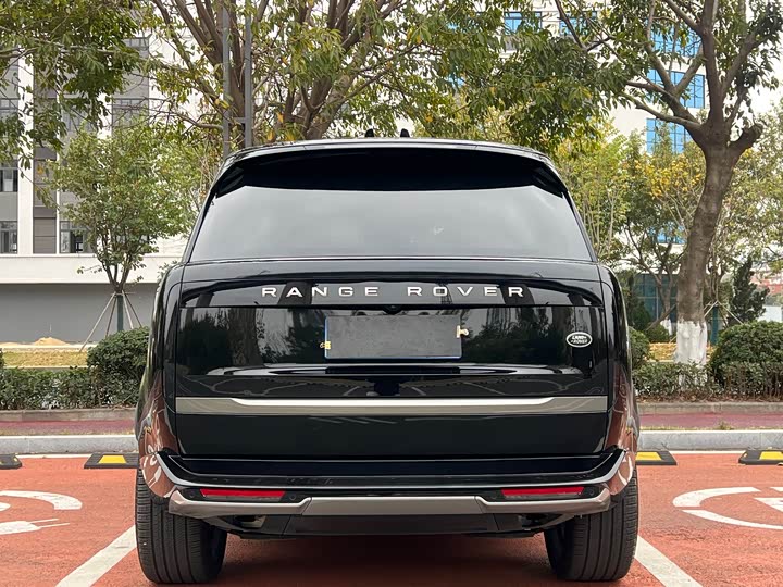 Land Rover Range Rover 2025 2025款 3.0 L6 400PS 盛世加长版