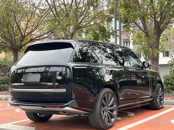 Land Rover Range Rover 2025 2025款 3.0 L6 400PS 盛世加长版