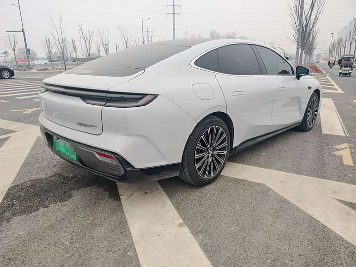 Geely Galaxy Starshine 8 EM-i 2025 2025款 130km EM-i 旗舰版