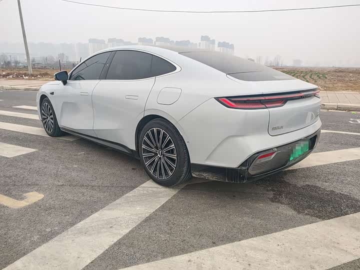 Geely Galaxy Starshine 8 EM-i 2025 2025款 130km EM-i 旗舰版