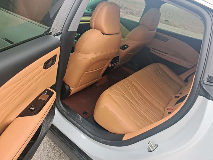 Geely Galaxy Starshine 8 EM-i 2025 2025款 130km EM-i 旗舰版