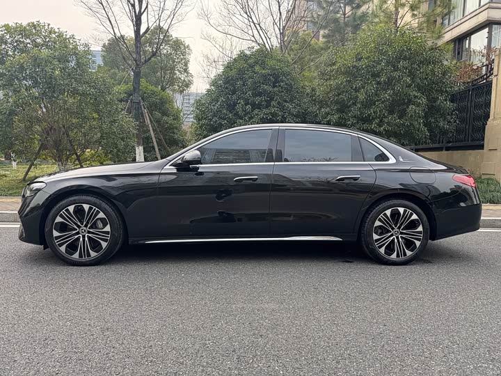 Mercedes-Benz E-Class Hybrid 2024 2024款 E 350 e L 插电式混合动力轿车