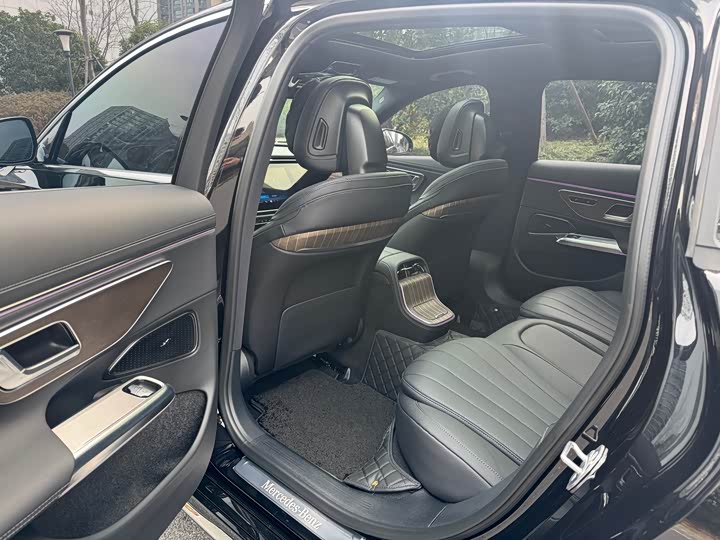 Mercedes-Benz E-Class Hybrid 2024 2024款 E 350 e L 插电式混合动力轿车