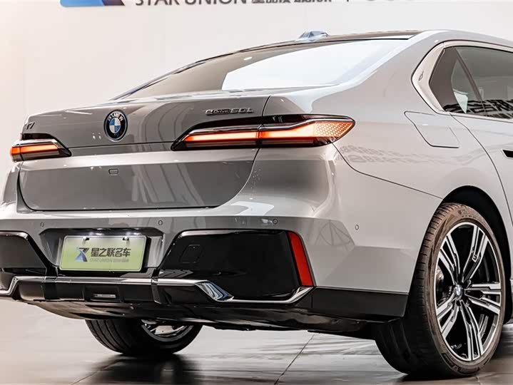 BMW i7 2023 2023款 eDrive50L 尊享M运动套装