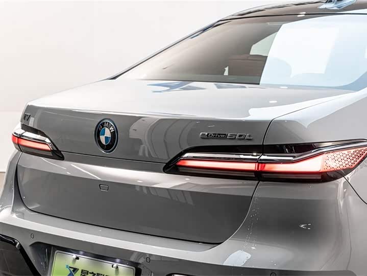 BMW i7 2023 2023款 eDrive50L 尊享M运动套装