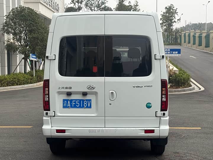 Maxus V80 2025 2025款 PRO傲运通 2.0T 手动长轴中顶 6/7/8/9座