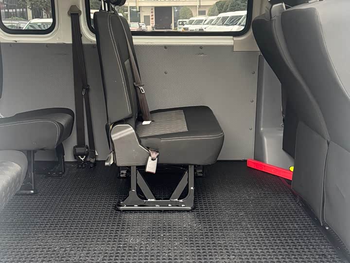 Maxus V80 2025 2025款 PRO傲运通 2.0T 手动长轴中顶 6/7/8/9座