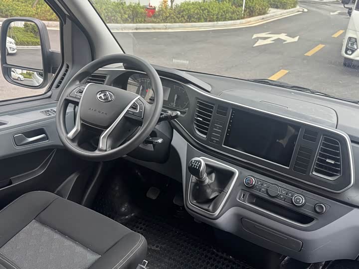 Maxus V80 2025 2025款 PRO傲运通 2.0T 手动长轴中顶 6/7/8/9座