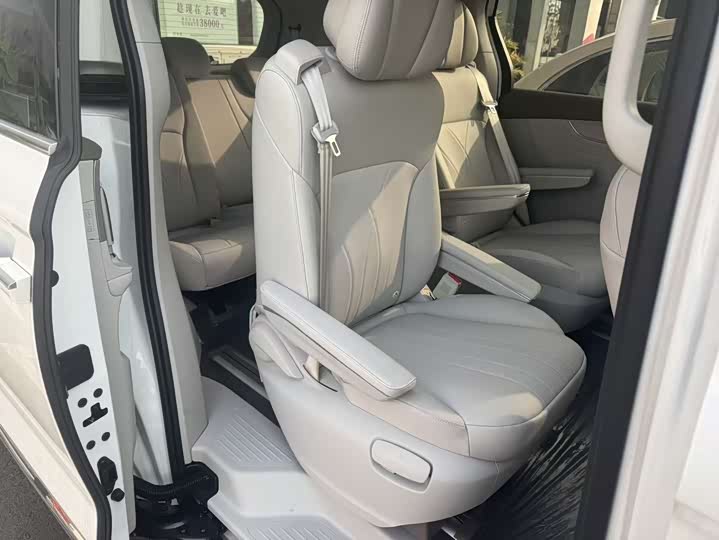 Roewe iMax 8 EV 2025 2025款 1.5T DMH 陆尊至享版