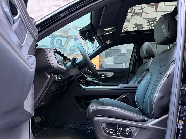 GAC Trumpchi GS8 2025 2025款 领航系列 2.0TGDI 两驱豪华版 5座