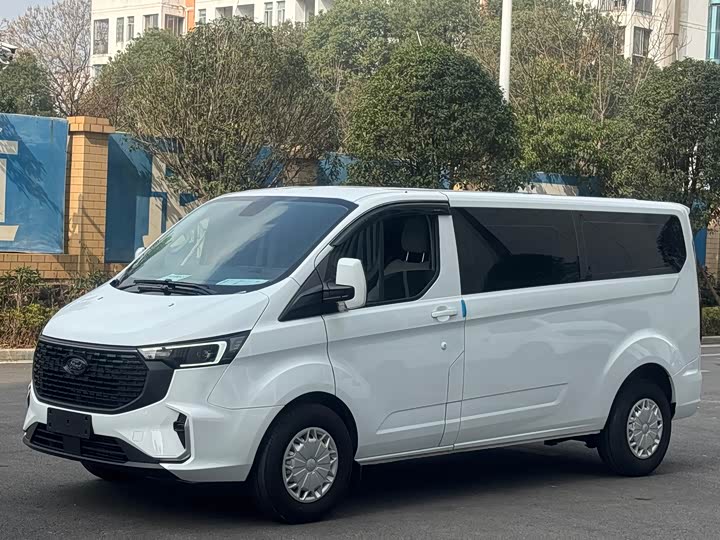 Ford Transit 2023 2023款 2.0T柴油自动商旅型中轴低顶7/8/9座
